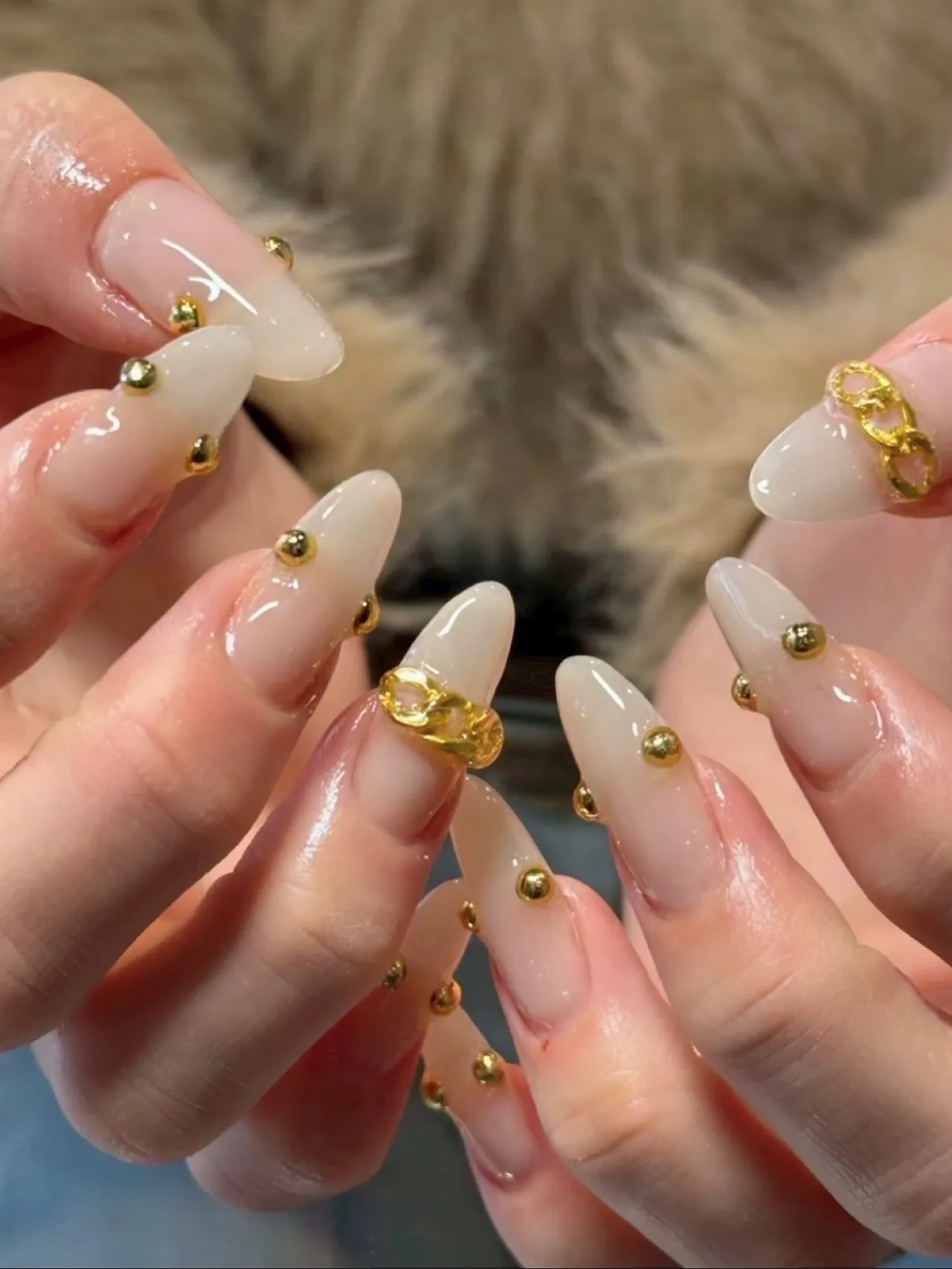 この秋は“艶×ベージュ”で魅せる指先に🌙ྀིྀི⋆˙⟡