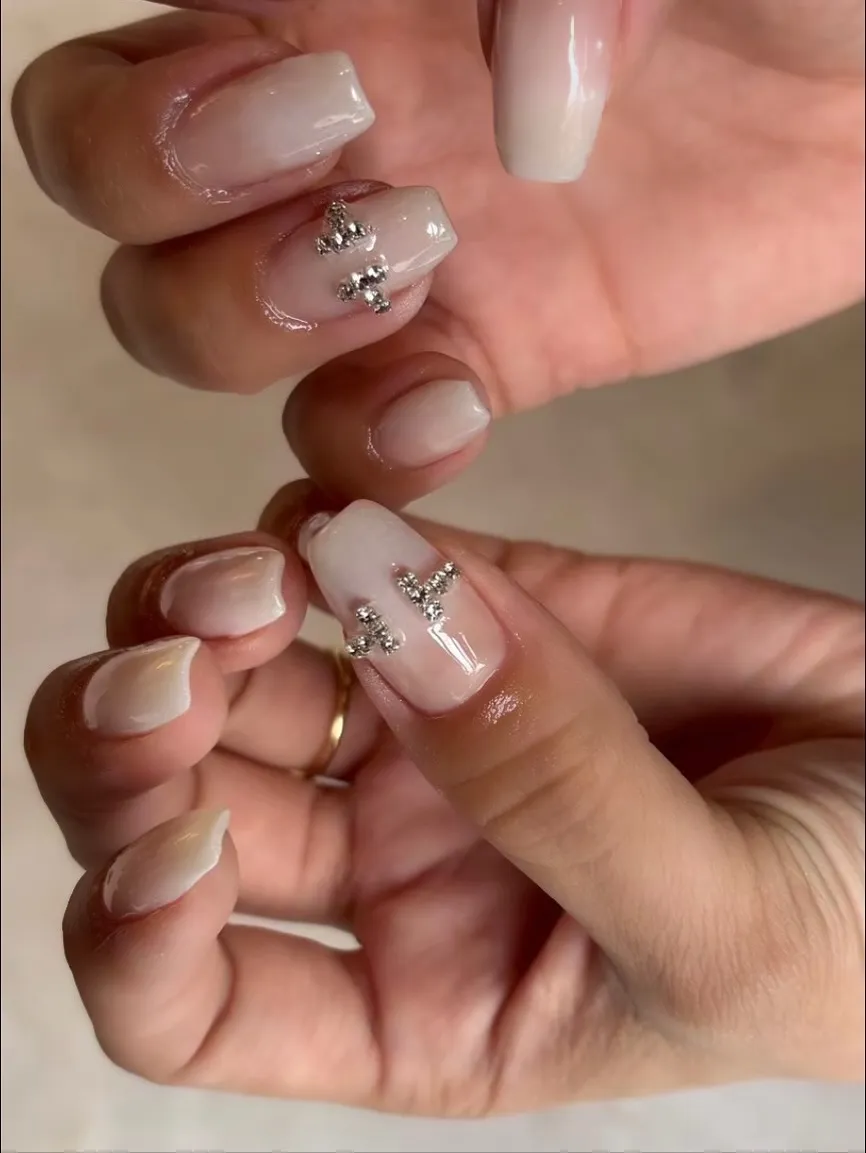 この秋は“艶×ベージュ”で魅せる指先に🌙ྀིྀི⋆˙⟡