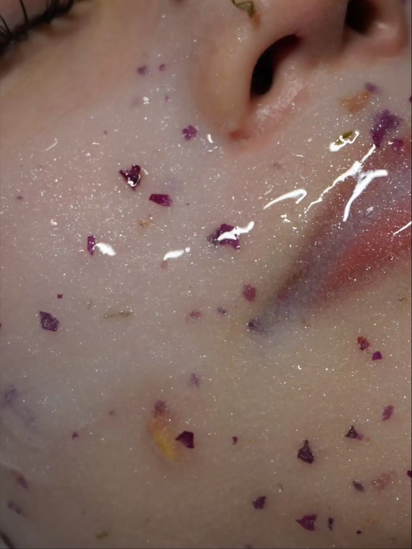 ハイドロジェリーマスクは、高い保湿力、肌の引き締め、鎮静効果...